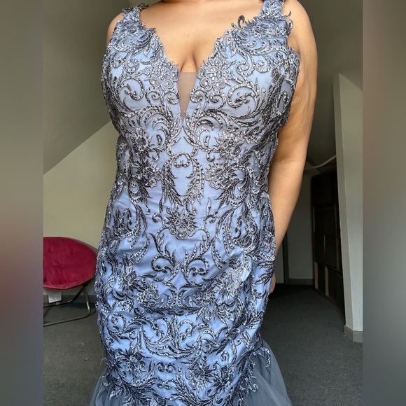 Prom dress size 16-18 - Picture 4 of 8